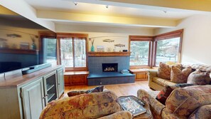 Smart TV, fireplace - Villager Condo 1242 - Cozy & Close to Dollar Mountain Skiing (Sun Valley)