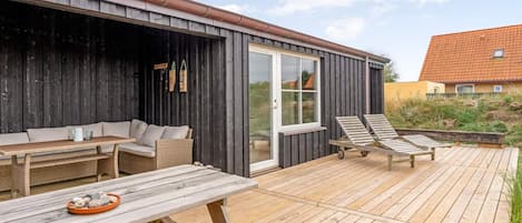 House | Outdoor dining