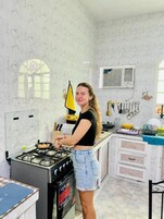 Refrigerador con freezer, microondas, horno, lavavajillas