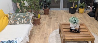 Seamless Comfort: Guest Room in Shared Modern Apartment