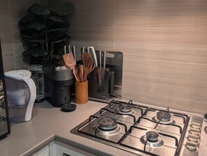 Private kitchen - Top notch! Easy check-in and very comfortable. (Kilburn)