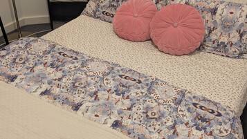 Iron/ironing board, WiFi, bed sheets