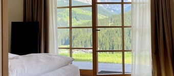 Surrounded by green - Luxury Chalet & Dolomites
