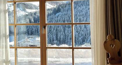 Surrounded by green - Luxury Chalet & Dolomites