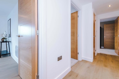 Premium City Penthouse Ideal For Business