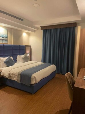 ตู้นิรภัยในห้องพัก, เตารีด/โต๊ะรีดผ้า, Wi-Fi ฟรี