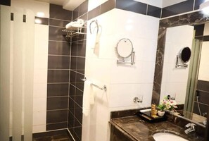 Free toiletries, hair dryer, slippers, towels - SwissBlue Apartment Hotel Jazan (Jizan)