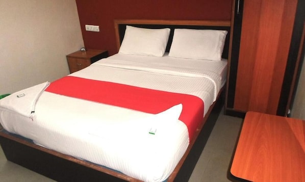 Deluxe Double Room, City View | Free WiFi - King Residency (Bengaluru)