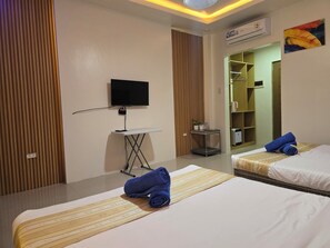 Quadrupla Deluxe, balcone, vista piscina | Insonorizzazione, ferro/asse da stiro, Wi-Fi gratuito