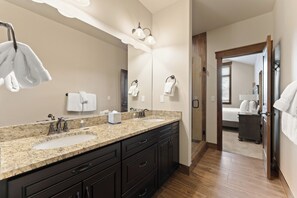 Hair dryer, towels, soap, toilet paper - Spacious Keystone Townhome Near River Run Village w/ Private Hot Tub! (Keystone)