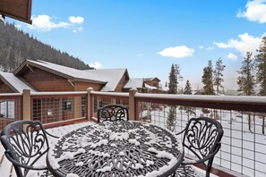 Outdoor dining - Spacious Keystone Townhome Near River Run Village w/ Private Hot Tub! (Keystone)