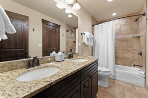 Hair dryer, towels, soap, toilet paper - Spacious Keystone Townhome Near River Run Village w/ Private Hot Tub! (Keystone)
