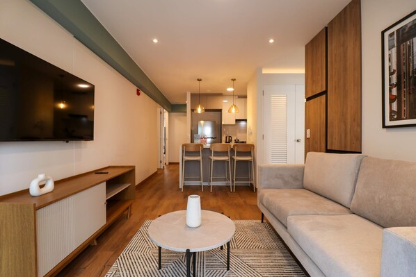 House | 3 bedrooms, Internet - w Group-friendly 3BR w Balcony in Miraflores (Lima)