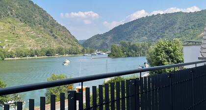 5 star (DTV) vacation apartment ''Auszeit''- directly on the Moselle with large balcony