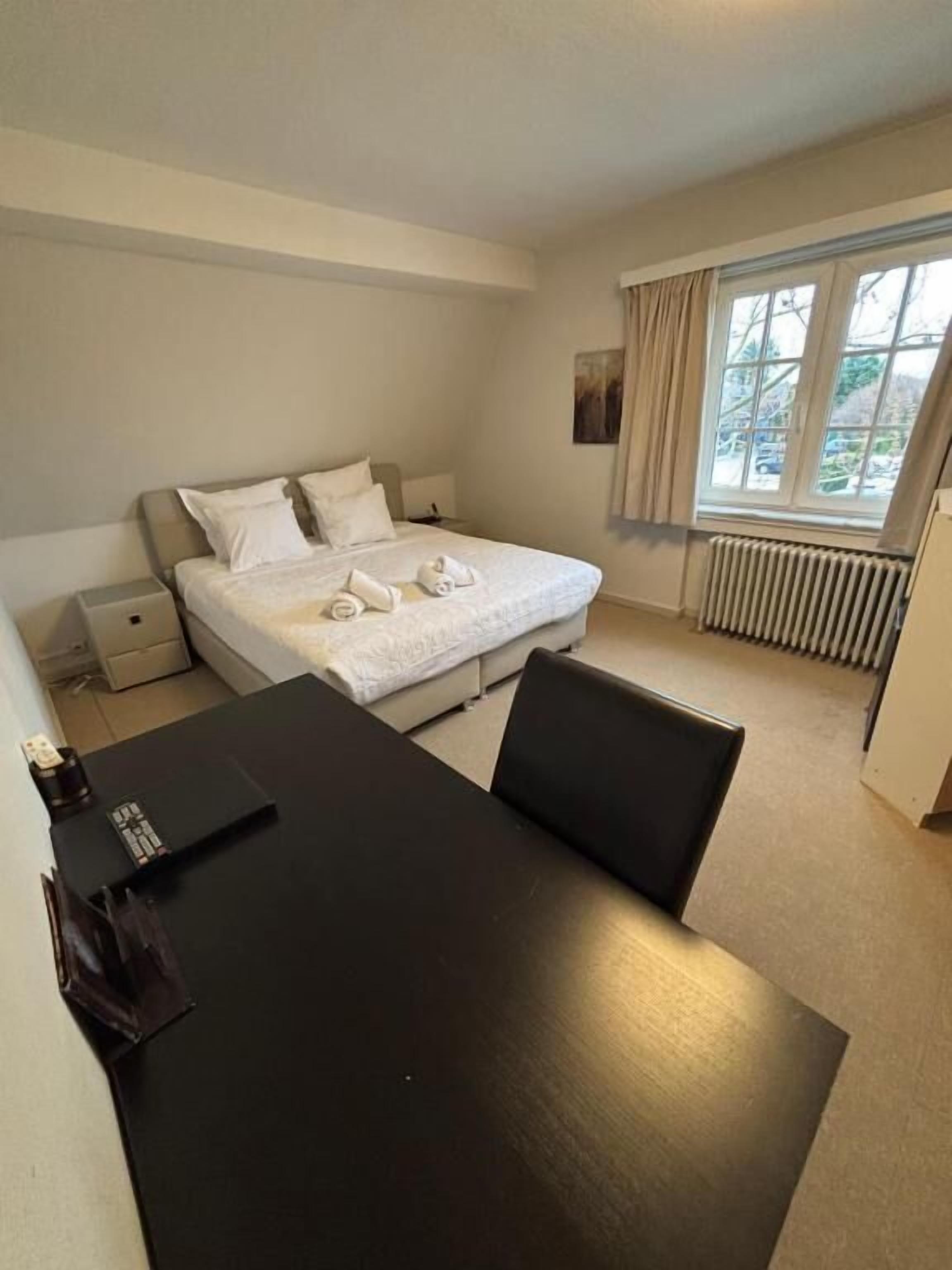 Standard-Doppelzimmer | Zimmersafe, Bügeleisen/Bügelbrett, kostenloses WLAN