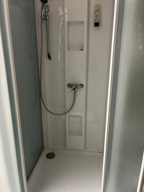 Economy-Einzelzimmer | Badezimmer