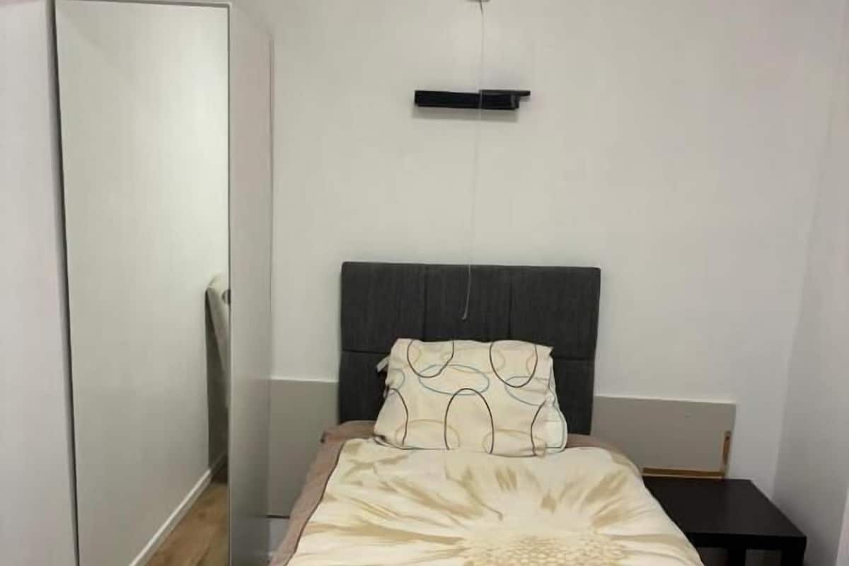 Economy-Einzelzimmer | Zimmersafe, Bügeleisen/Bügelbrett, kostenloses WLAN