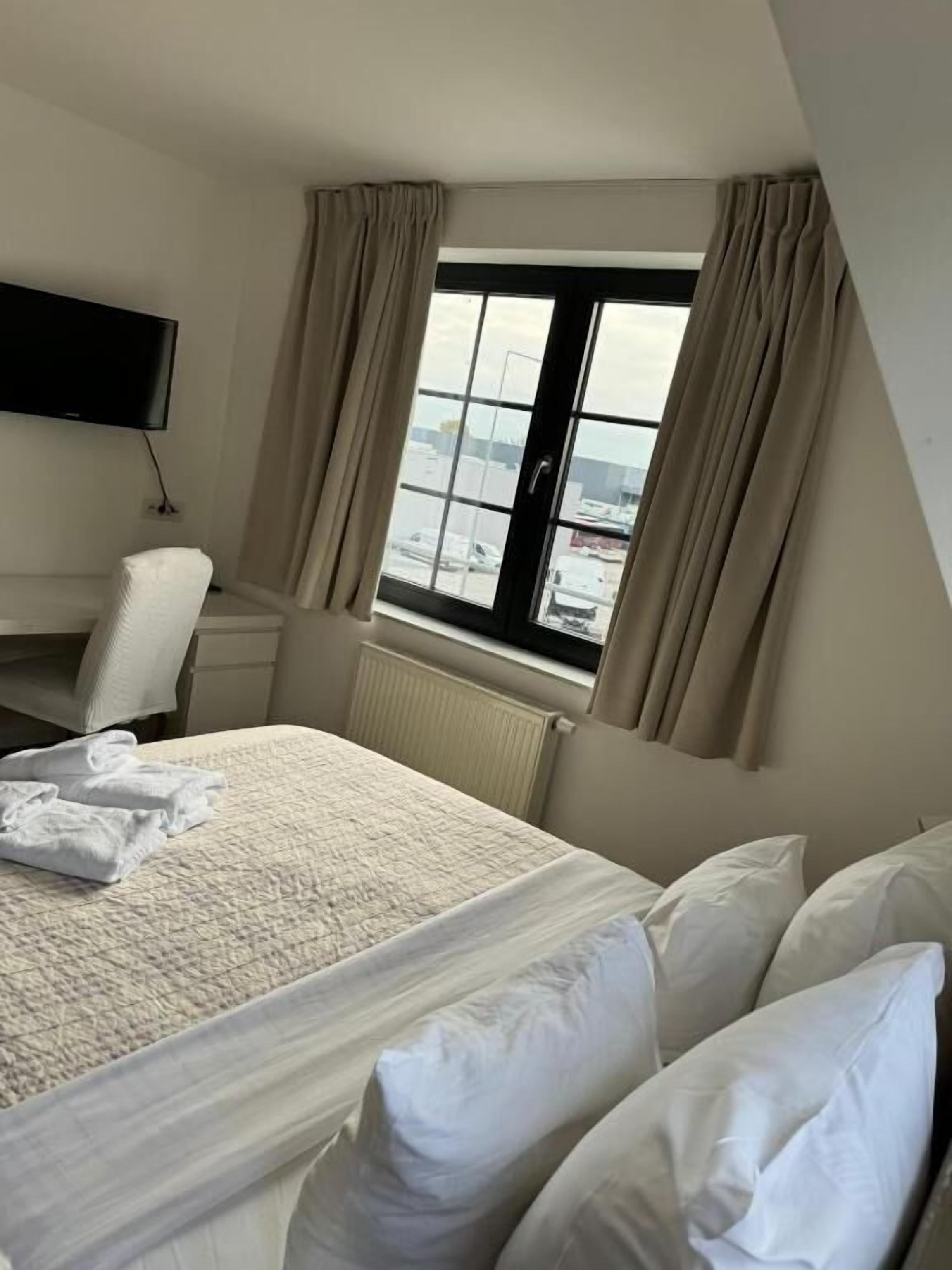 Deluxe-Doppelzimmer | Zimmersafe, Bügeleisen/Bügelbrett, kostenloses WLAN