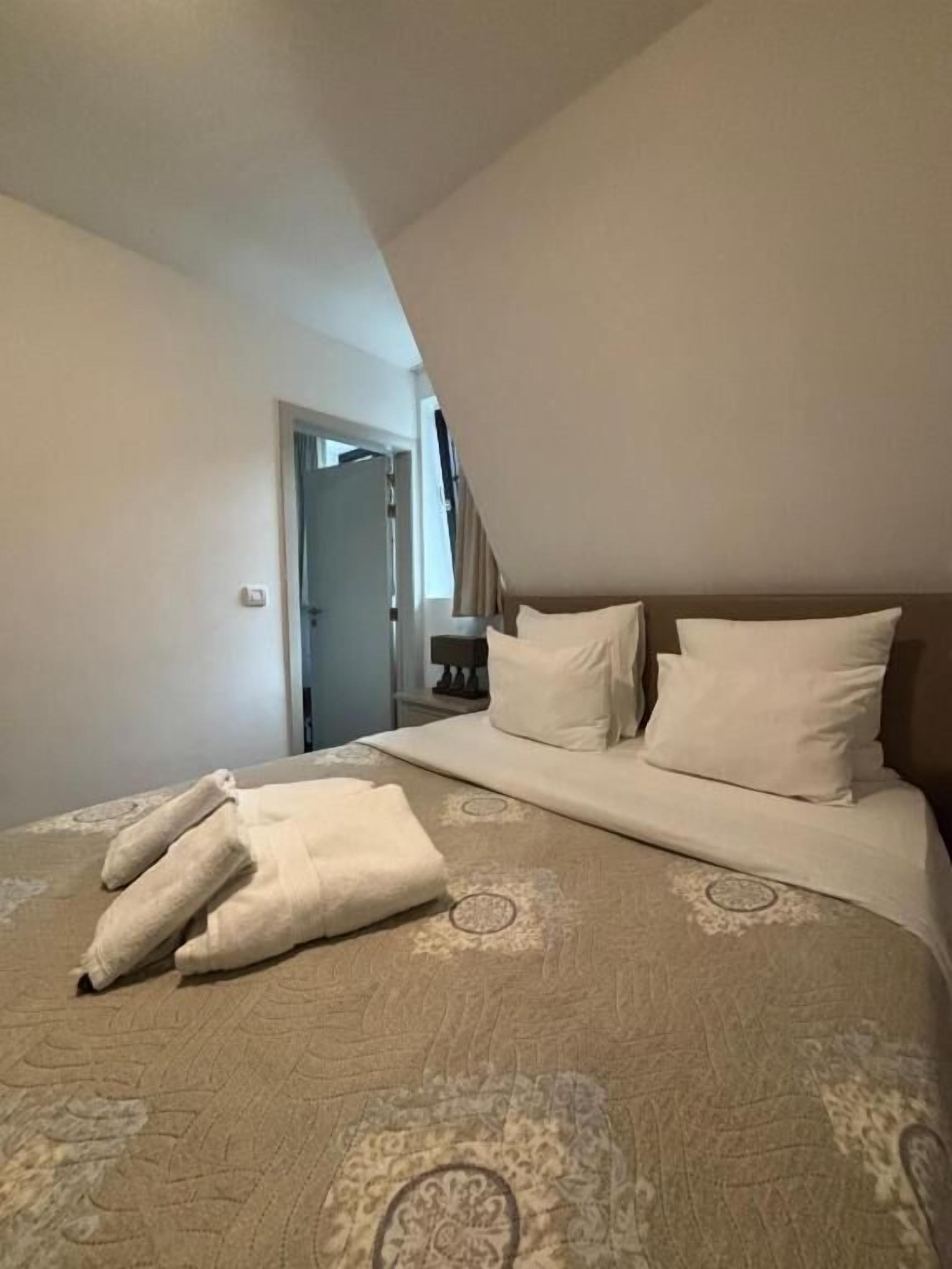 Comfort-Doppelzimmer | Zimmersafe, Bügeleisen/Bügelbrett, kostenloses WLAN