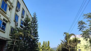 Khuôn viên nơi lưu trú