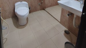Comfort Studio Suite | Bilik Mandi | Pancuran mandi, tuala disediakan 