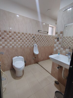Suite estudio Confort | Baño | Ducha y toallas