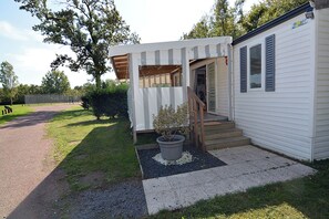 Exterior - Mobile home with plenty of space, not overlooked, 5 minutes from Royan beaches (Meschers-sur-Gironde)