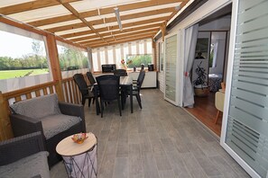 Dining - Mobile home with plenty of space, not overlooked, 5 minutes from Royan beaches (Meschers-sur-Gironde)