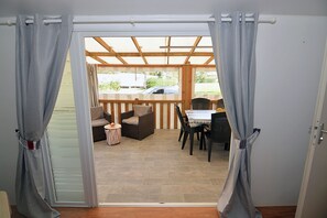 Dining - Mobile home with plenty of space, not overlooked, 5 minutes from Royan beaches (Meschers-sur-Gironde)