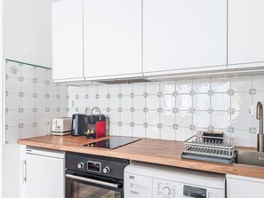Fridge, oven, cookware/dishes/utensils - Le Lafayette by Interhome (Nice)