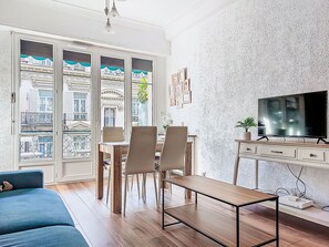 TV - Le Lafayette by Interhome (Nice)