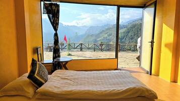 Deluxe Bungalow, Balcony, Mountain View | Desk, soundproofing, iron/ironing board, free WiFi