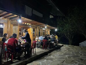 Tempat makan outdoor