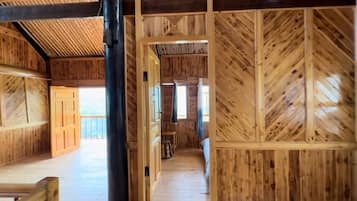 Economy Double or Twin Room, Balcony, Mountain View | Interior