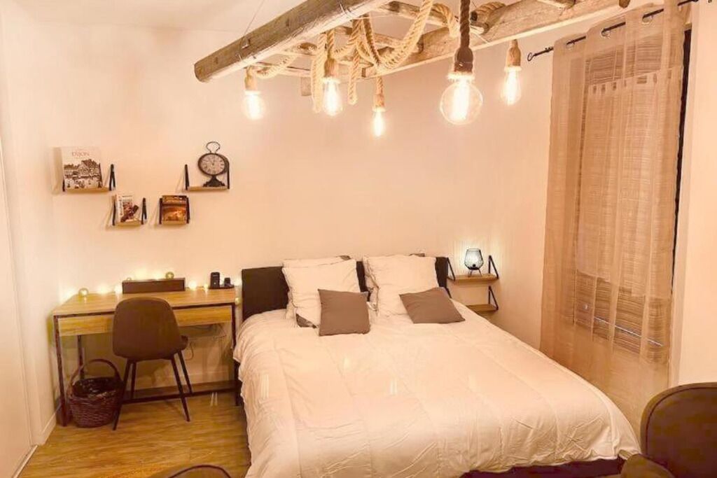 Silitysrauta/-lauta, Wi-Fi, vuodevaatteet