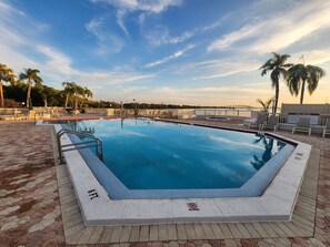 A heated pool - Vacation in the picturesque, waterfront Isla Del Sol community of Bahia (St. Petersburg)