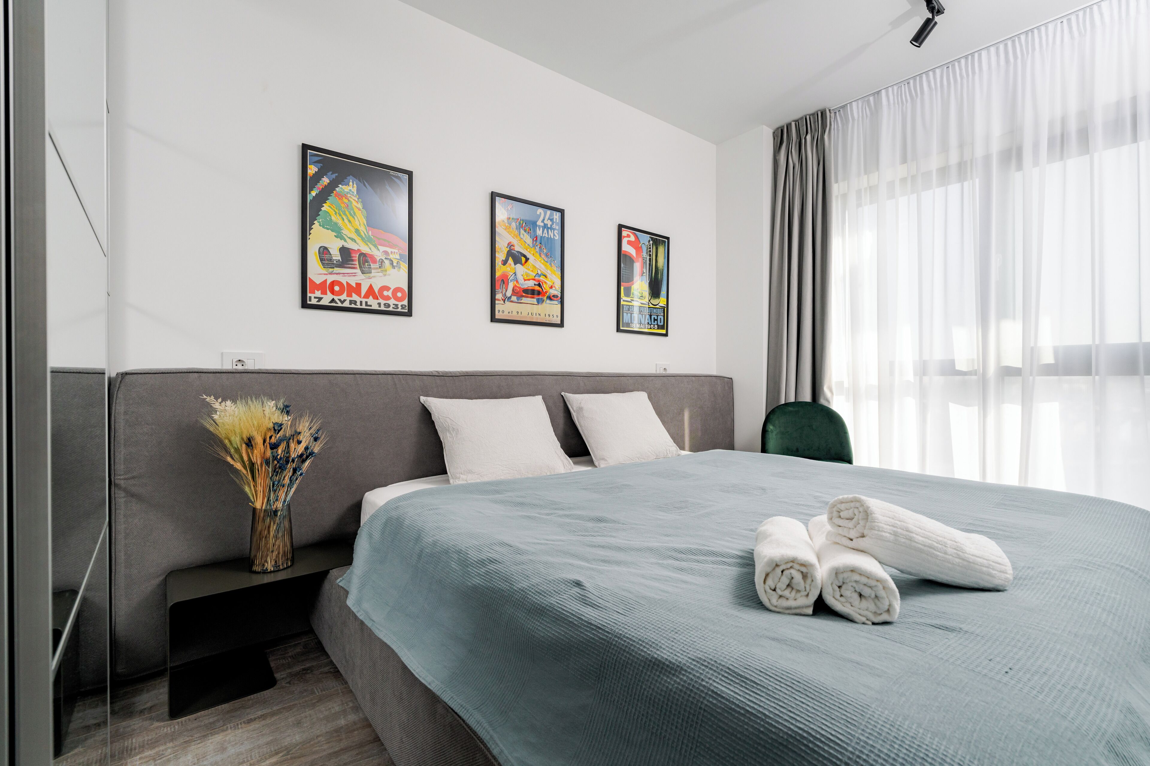 Iron/ironing board, WiFi, bed sheets