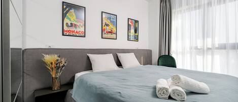 Iron/ironing board, WiFi, bed sheets