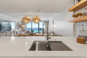 Interior - "Rhythm & Blues" New Reno, Beachfront Condo, Pool, Gulf Views, Sun Deck, Gym (Santa Rosa Beach)