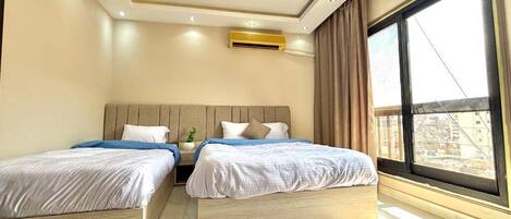 Deluxe Apartment, 3 Bedrooms | Desk, blackout curtains, soundproofing, free WiFi