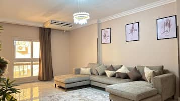 Deluxe Apartment, 3 Bedrooms | Living area