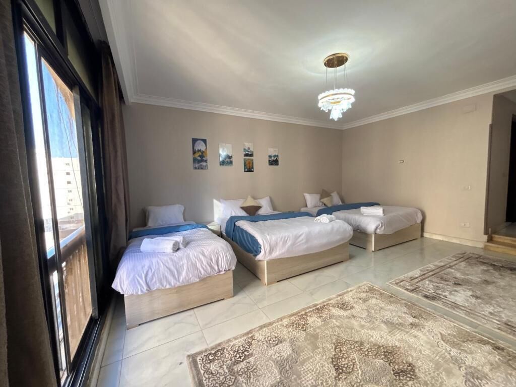 مكتب وستائر تعتيم وواي فاي مجانًا