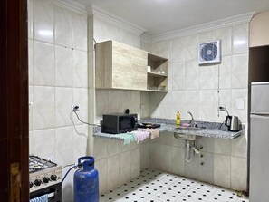 Refrigerador, microondas, horno, placa de cocina