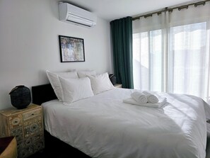 2 habitaciones, tabla de planchar con plancha, internet y ropa de cama 