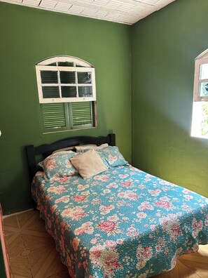 1 sovrum, skrivbord, strykjärn/strykbräda och gratis wi-fi