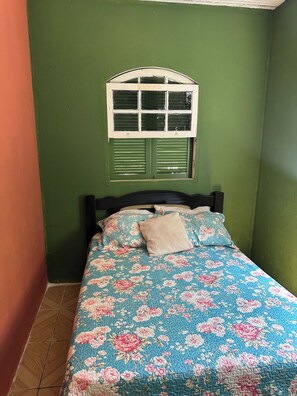 1 chambre, bureau, fer et planche à repasser, Wi-Fi gratuit