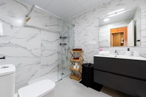 Hair dryer, bidet, towels, soap - Gezinsvriendelijk appartement met speeltuin voor de deur (San Pedro del Pinatar)