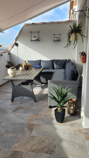 Outdoor dining - Gezinsvriendelijk appartement met speeltuin voor de deur (San Pedro del Pinatar)