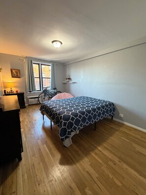 3 bedrooms, desk, iron/ironing board, WiFi