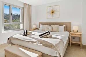 3 bedrooms, WiFi, bed sheets, wheelchair access - Luxury apartment with garden close to sea & golf (Mijas)